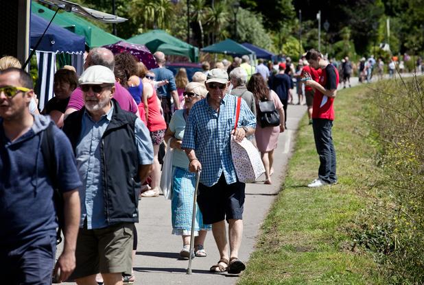 Crowds enjoy the fine weather for Hayle Celebration Day Crowds enjoy the fine weather for Hayle Celebration Day